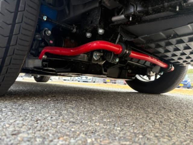 キャラバン グランドプレミアムGX ベッドキットシステム・サイドオーニング・ステアリングスイッチ(クルコン)・ローダウン・ショック・スタビ・16AW・Sマフラー・ナビTV(9インチ)・フリックダウン・スピーカー・Sコンシール・Sキャビ(12枚目)