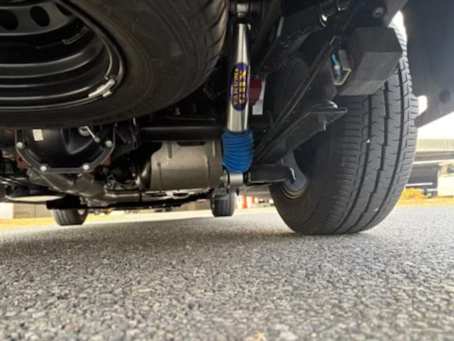 キャラバン グランドプレミアムGX ベッドキットシステム・サイドオーニング・ステアリングスイッチ(クルコン)・ローダウン・ショック・スタビ・16AW・Sマフラー・ナビTV(9インチ)・フリックダウン・スピーカー・Sコンシール・Sキャビ(17枚目)