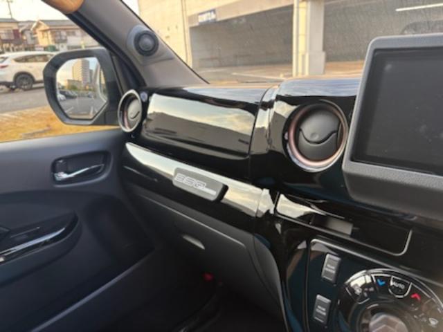 キャラバン グランドプレミアムGX ベッドキットシステム・サイドオーニング・ステアリングスイッチ(クルコン)・ローダウン・ショック・スタビ・16AW・Sマフラー・ナビTV(9インチ)・フリックダウン・スピーカー・Sコンシール・Sキャビ(18枚目)