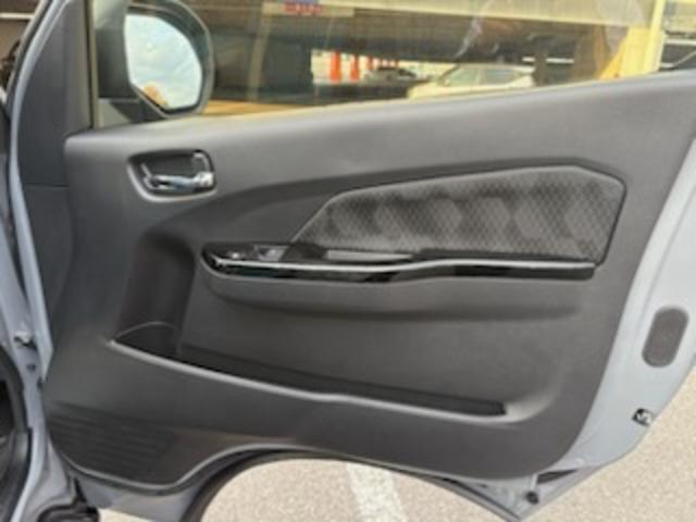 キャラバン グランドプレミアムGX ベッドキットシステム・サイドオーニング・ステアリングスイッチ(クルコン)・ローダウン・ショック・スタビ・16AW・Sマフラー・ナビTV(9インチ)・フリックダウン・スピーカー・Sコンシール・Sキャビ(28枚目)