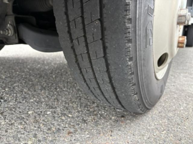 アトラストラック ロングスーパーローＤＸ　幌車・木製荷台・Ｗタイヤ・荷台寸法（長さ４．３ｍ・幅１．７８ｍ・高さ２．１８ｍ）・ＥＭＳ・フォグランプ・Ｐ／Ｗ・ナビ・バックカメラ・ＥＴＣ・ディーゼルターボ・Ａ／Ｔ（10枚目）