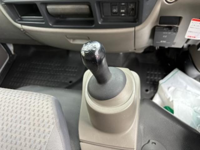 アトラストラック ロングスーパーローＤＸ　幌車・木製荷台・Ｗタイヤ・荷台寸法（長さ４．３ｍ・幅１．７８ｍ・高さ２．１８ｍ）・ＥＭＳ・フォグランプ・Ｐ／Ｗ・ナビ・バックカメラ・ＥＴＣ・ディーゼルターボ・Ａ／Ｔ（19枚目）