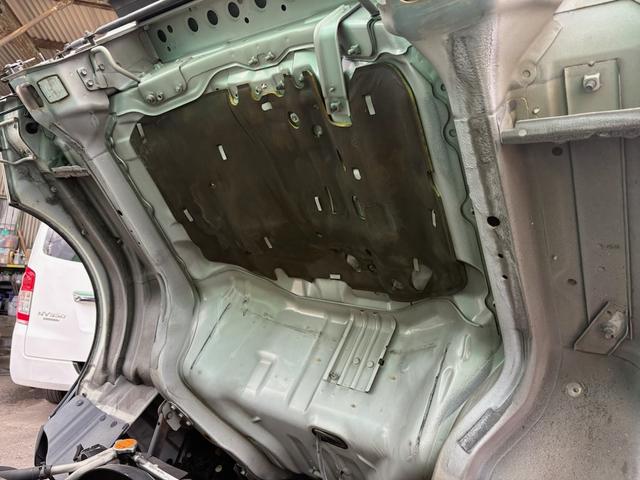 アトラストラック ロングスーパーローＤＸ　幌車・木製荷台・Ｗタイヤ・荷台寸法（長さ４．３ｍ・幅１．７８ｍ・高さ２．１８ｍ）・ＥＭＳ・フォグランプ・Ｐ／Ｗ・ナビ・バックカメラ・ＥＴＣ・ディーゼルターボ・Ａ／Ｔ（51枚目）