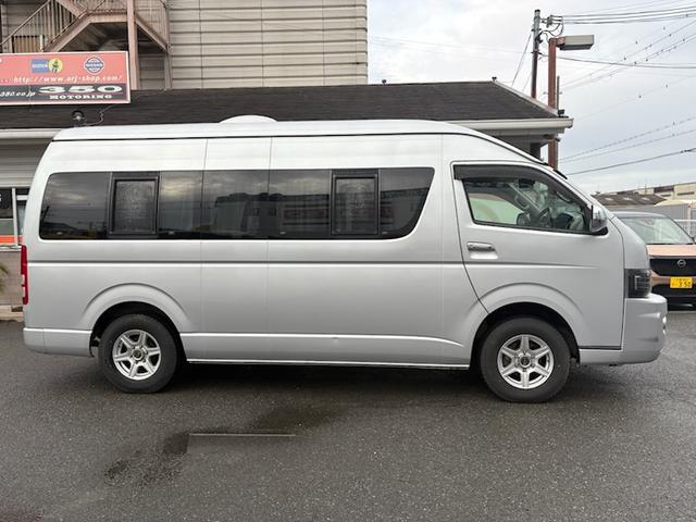 ハイエースバン ＳロングワイドＤＸ　ＧＬパッケージ　キャンピング車・ＲＥＶＯシート・ベッドシステム・ルーフラック・シンク流し台・ルーフ換気扇・ＴＶ・ナビ・バックカメラ・Ｒモニター・テーブル・網戸・１５ＡＷ（4枚目）