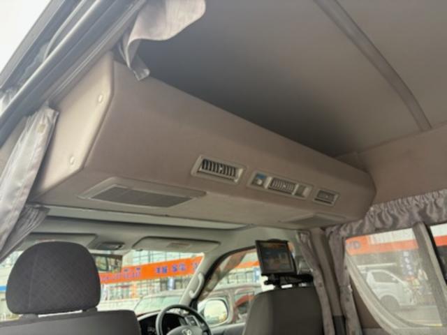 ハイエースバン ＳロングワイドＤＸ　ＧＬパッケージ　キャンピング車・ＲＥＶＯシート・ベッドシステム・ルーフラック・シンク流し台・ルーフ換気扇・ＴＶ・ナビ・バックカメラ・Ｒモニター・テーブル・網戸・１５ＡＷ（32枚目）