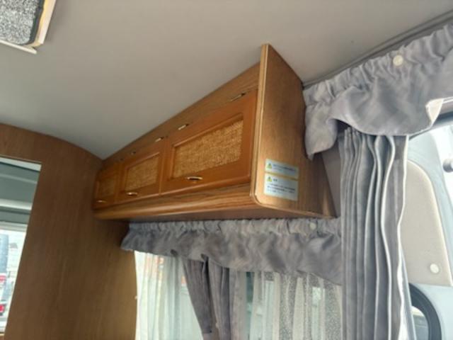 ハイエースバン ＳロングワイドＤＸ　ＧＬパッケージ　キャンピング車・ＲＥＶＯシート・ベッドシステム・ルーフラック・シンク流し台・ルーフ換気扇・ＴＶ・ナビ・バックカメラ・Ｒモニター・テーブル・網戸・１５ＡＷ（39枚目）