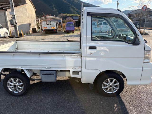 ハイゼットトラック スペシャル　４ＷＤ　エアコン　パワステ　５速ミッション（4枚目）