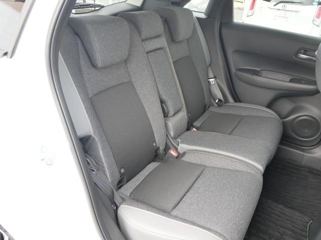 フィット ｅ：ＨＥＶＲＳ　デモカー　ホンダセンシング　８インチナビ　バックカメラ　ＥＴＣ　ＵＳＢ　コンビシート　減速セレクター　急アクセル抑制機能　トラフィックジャムアシスト　電子パーキング　ＬＥＤヘッドライト　アルミホイール（15枚目）