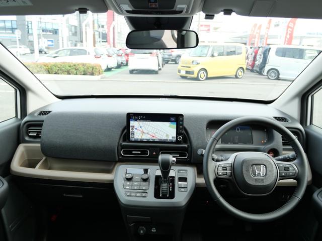 フリード e:HEVエアーEX 登録済未使用車 【いまコレ+】新品ナビ、新品マット ホンダセンシング 9インチナビ バックカメラ ETC2.0 2列目USB充電器 両側電動スライド シートヒーター 電子パーキング LEDヘッドライト(4枚目)