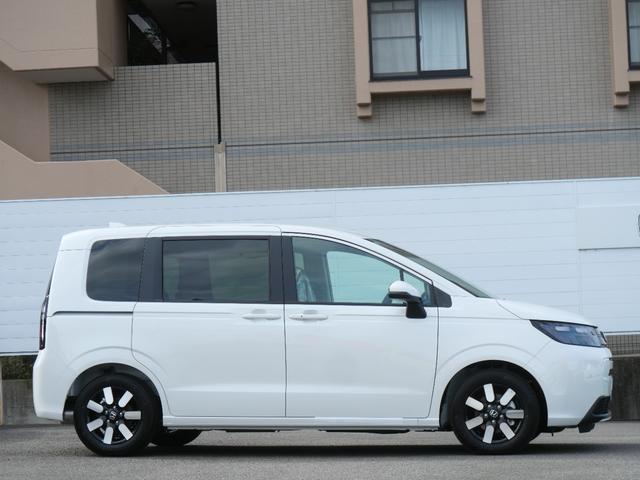 フリード e:HEVエアーEX 登録済未使用車 【いまコレ+】新品ナビ、新品マット ホンダセンシング 9インチナビ バックカメラ ETC2.0 2列目USB充電器 両側電動スライド シートヒーター 電子パーキング LEDヘッドライト(8枚目)