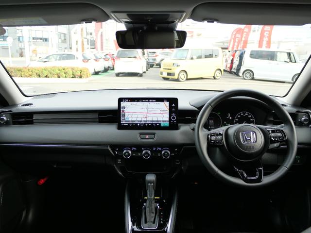 ヴェゼル e:HEVZ デモカー ホンダセンシング 9インチナビ バックカメラ USB充電 ワイヤレス充電器 ETC2.0 シートヒーター ハンドルヒーター 電子パーキング 減速セレクター LEDヘッドライト 障害物センサー(3枚目)