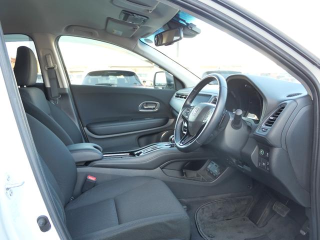 ヴェゼル ＨＶＸ・ホンダセンシングブリリアントスタイルＥＤ　ワンオーナー　８インチナビ　ホンダセンシング　リアカメラＤＥあんしんプラス　バックカメラ　ＨＤＭＩ　ＥＴＣ　ナビ連動フロントドラレコ　電子パーキング　オートリトラミラー　ルーフレール　ＬＥＤライト（12枚目）