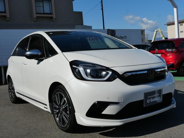 フィット ｅ：ＨＥＶリュクス　ホンダセンシング　インターナビ　バックカメラ　ＥＴＣ２．０　ワイヤレス充電器　本革シート　シートヒーター　ハンドルヒーター　電子パーキング　アドバンスドミラー　モデューロエアロ　ＬＥＤヘッドライト（8枚目）