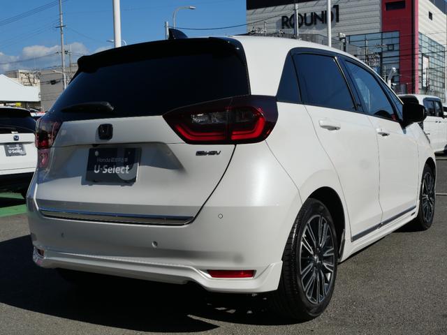 フィット ｅ：ＨＥＶリュクス　ホンダセンシング　インターナビ　バックカメラ　ＥＴＣ２．０　ワイヤレス充電器　本革シート　シートヒーター　ハンドルヒーター　電子パーキング　アドバンスドミラー　モデューロエアロ　ＬＥＤヘッドライト（10枚目）