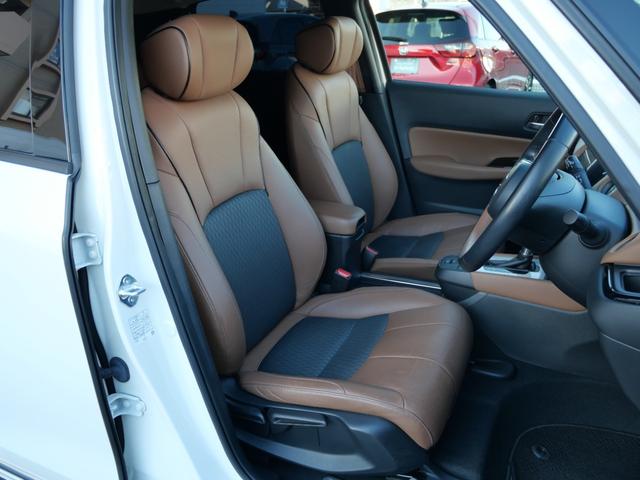 フィット ｅ：ＨＥＶリュクス　ホンダセンシング　インターナビ　バックカメラ　ＥＴＣ２．０　ワイヤレス充電器　本革シート　シートヒーター　ハンドルヒーター　電子パーキング　アドバンスドミラー　モデューロエアロ　ＬＥＤヘッドライト（14枚目）