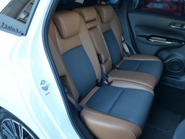 フィット ｅ：ＨＥＶリュクス　ホンダセンシング　インターナビ　バックカメラ　ＥＴＣ２．０　ワイヤレス充電器　本革シート　シートヒーター　ハンドルヒーター　電子パーキング　アドバンスドミラー　モデューロエアロ　ＬＥＤヘッドライト（15枚目）