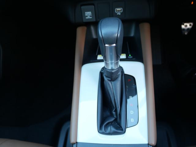 フィット ｅ：ＨＥＶリュクス　ホンダセンシング　インターナビ　バックカメラ　ＥＴＣ２．０　ワイヤレス充電器　本革シート　シートヒーター　ハンドルヒーター　電子パーキング　アドバンスドミラー　モデューロエアロ　ＬＥＤヘッドライト（22枚目）