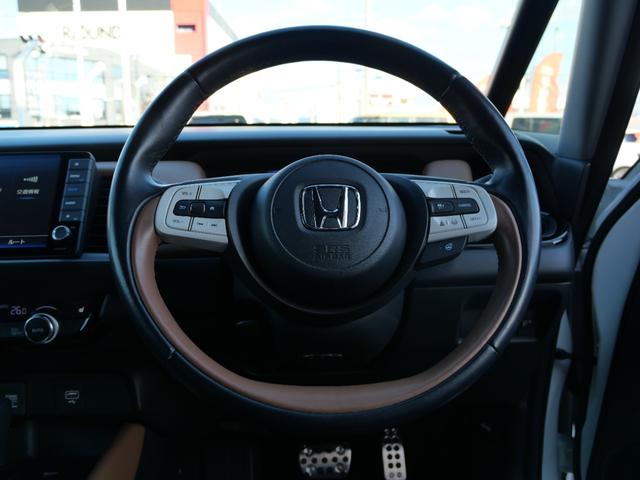 フィット ｅ：ＨＥＶリュクス　ホンダセンシング　インターナビ　バックカメラ　ＥＴＣ２．０　ワイヤレス充電器　本革シート　シートヒーター　ハンドルヒーター　電子パーキング　アドバンスドミラー　モデューロエアロ　ＬＥＤヘッドライト（29枚目）