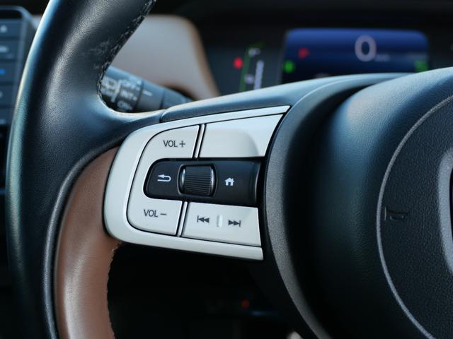 フィット ｅ：ＨＥＶリュクス　ホンダセンシング　インターナビ　バックカメラ　ＥＴＣ２．０　ワイヤレス充電器　本革シート　シートヒーター　ハンドルヒーター　電子パーキング　アドバンスドミラー　モデューロエアロ　ＬＥＤヘッドライト（30枚目）