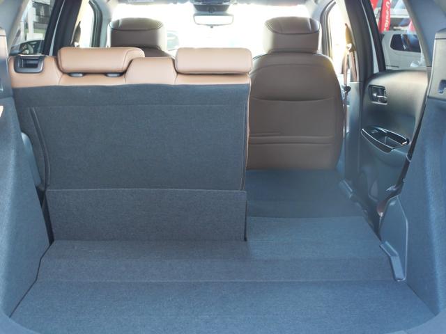 フィット ｅ：ＨＥＶリュクス　ホンダセンシング　インターナビ　バックカメラ　ＥＴＣ２．０　ワイヤレス充電器　本革シート　シートヒーター　ハンドルヒーター　電子パーキング　アドバンスドミラー　モデューロエアロ　ＬＥＤヘッドライト（40枚目）