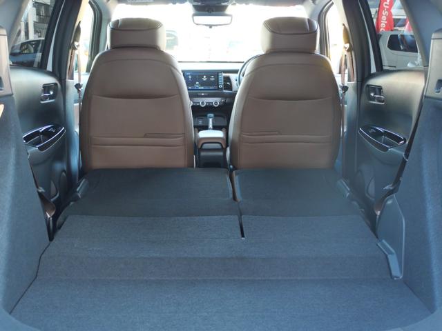 フィット ｅ：ＨＥＶリュクス　ホンダセンシング　インターナビ　バックカメラ　ＥＴＣ２．０　ワイヤレス充電器　本革シート　シートヒーター　ハンドルヒーター　電子パーキング　アドバンスドミラー　モデューロエアロ　ＬＥＤヘッドライト（41枚目）