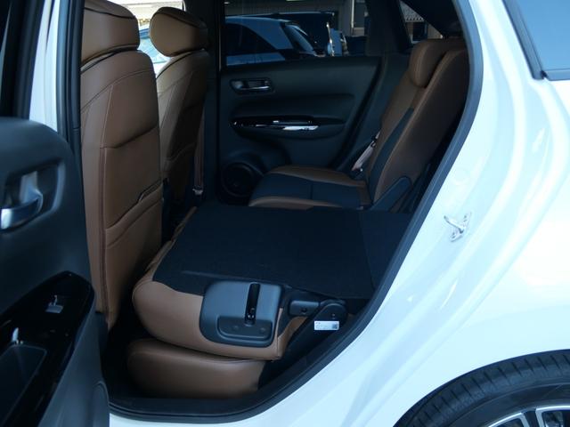 フィット ｅ：ＨＥＶリュクス　ホンダセンシング　インターナビ　バックカメラ　ＥＴＣ２．０　ワイヤレス充電器　本革シート　シートヒーター　ハンドルヒーター　電子パーキング　アドバンスドミラー　モデューロエアロ　ＬＥＤヘッドライト（45枚目）