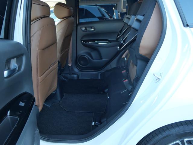 フィット ｅ：ＨＥＶリュクス　ホンダセンシング　インターナビ　バックカメラ　ＥＴＣ２．０　ワイヤレス充電器　本革シート　シートヒーター　ハンドルヒーター　電子パーキング　アドバンスドミラー　モデューロエアロ　ＬＥＤヘッドライト（48枚目）