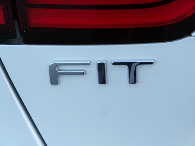 フィット ｅ：ＨＥＶリュクス　ホンダセンシング　インターナビ　バックカメラ　ＥＴＣ２．０　ワイヤレス充電器　本革シート　シートヒーター　ハンドルヒーター　電子パーキング　アドバンスドミラー　モデューロエアロ　ＬＥＤヘッドライト（51枚目）