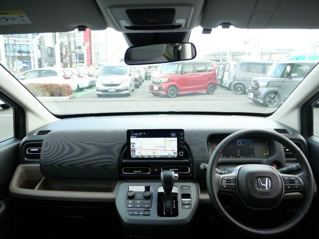 フリード ｅ：ＨＥＶエアーＥＸ　いまコレ＋　新品ナビ　新品マット　９インチコネクトナビ　マルチビューカメラ　ＵＳＢ　ＥＴＣ２．０　ホンダセンシング　両側電動スライドドア　１５インチアルミホイール　シートヒーター　バックカメラ（4枚目）