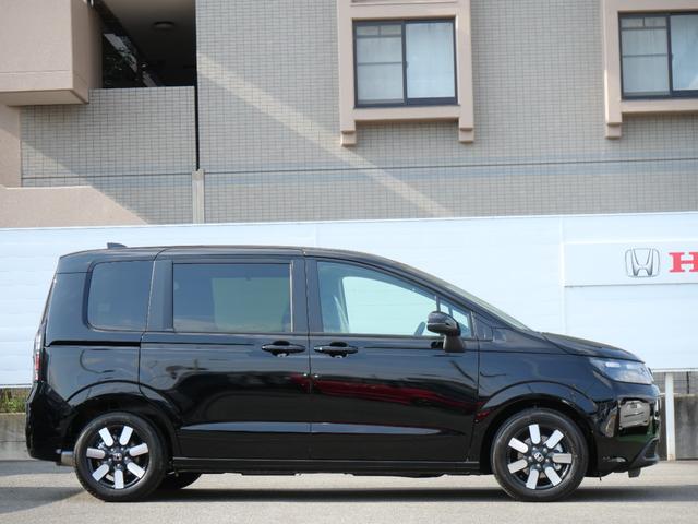 フリード ｅ：ＨＥＶエアーＥＸ　いまコレ＋　新品ナビ　新品マット　９インチコネクトナビ　マルチビューカメラ　ＵＳＢ　ＥＴＣ２．０　ホンダセンシング　両側電動スライドドア　１５インチアルミホイール　シートヒーター　バックカメラ（8枚目）