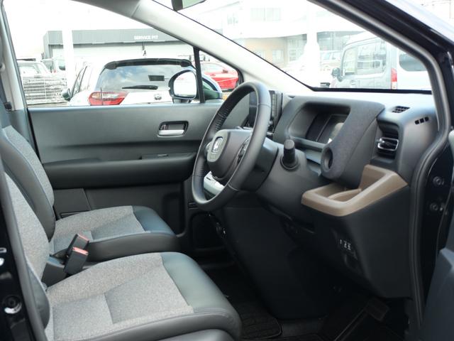 フリード ｅ：ＨＥＶエアーＥＸ　いまコレ＋　新品ナビ　新品マット　９インチコネクトナビ　マルチビューカメラ　ＵＳＢ　ＥＴＣ２．０　ホンダセンシング　両側電動スライドドア　１５インチアルミホイール　シートヒーター　バックカメラ（13枚目）