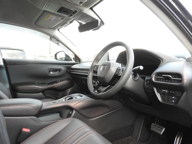 ＺＲ－Ｖ ｅ：ＨＥＶＺ　ワンオーナー車　９インチコネクテッドナビ　マルチビューカメラ　ＢＯＳＥサウンド　ＥＴＣ２．０　スマホドラレコ前後　ワイヤレス充電器　ホンダセンシング　シートヒーター　本革シート　電子パーキングブレーキ（8枚目）