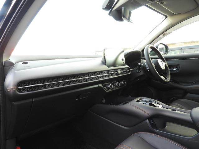 ＺＲ－Ｖ ｅ：ＨＥＶＺ　ワンオーナー車　９インチコネクテッドナビ　マルチビューカメラ　ＢＯＳＥサウンド　ＥＴＣ２．０　スマホドラレコ前後　ワイヤレス充電器　ホンダセンシング　シートヒーター　本革シート　電子パーキングブレーキ（9枚目）