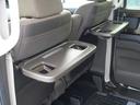 おでかけの合間の休憩に便利なテーブルを運転席と助手席の背面に。ちょっとした食べ物と、ペットボトルを2本置けます。携帯・スマートフォンを入れるポケットも付いてます!
