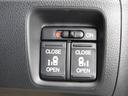 ★スライドドアボタン★両側ともに電動スライドドアになっております。荷物で手が塞がっている時や、急な坂道での開閉も、楽々、運転席の手元のスイッチでも開閉していただけます。リモコンでの開閉もＯＫ！！