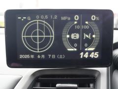 センターディスプレイ　運転中にかかる前後左右の加速Ｇに加え、アクセルペダル開度やブレーキ圧を表示してくれます。 3