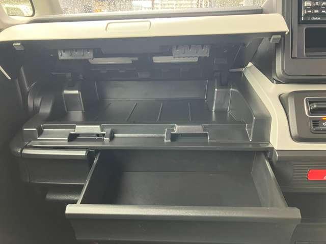 �Ԍ��؂Ȃǂ����[�ł���O���[�u�{�b�N�X�́A�g��������悭�𗧂��܂��I