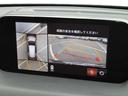 ３６０度ビューカメラを搭載。４方の小型カメラの映像を処理し、車両真上からの映像に変換しています。