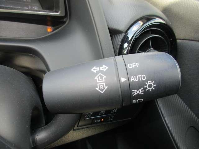 �I�[�g���C�g���̗p���Ă���܂��̂Ŏ��̖͂��邳�ɉ����ăw�b�h���C�g�̂n�m�Ƃn�e�e�������Ő؂�ւ��Ă���܂���