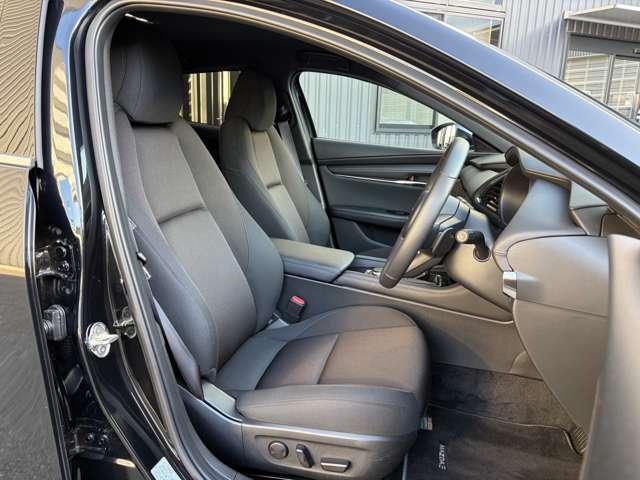 ＭＡＺＤＡ３ファストバック ２．０　２０Ｓ　ツーリング　当社試乗車アップ／ナビ／ＥＴＣ／３６０°モニター／（17枚目）