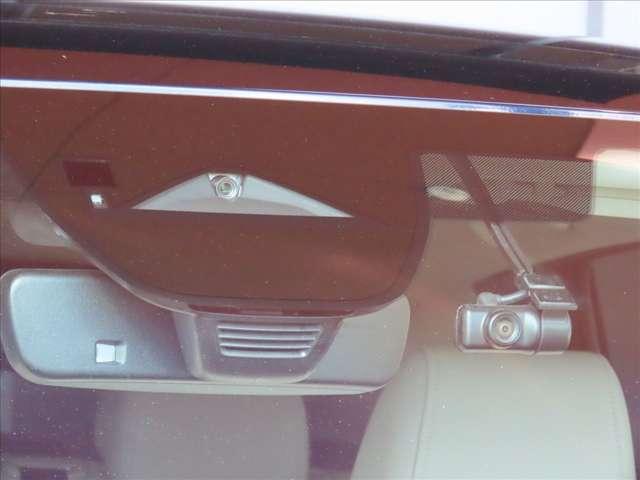 ���Љ���胏���I�[�i�[�Ԃɂ��A�����S��������ł���i�r��d�s�b�A�h���C�u���R�[�_�[���A�����͔��ɏ[�����Ă���܂������񂱂̋@��ɂ������������I