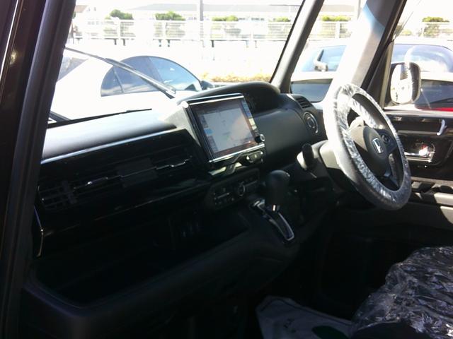 Ｎ－ＢＯＸカスタム Ｌ　Ｃｕｓｔｏｍ　Ｌ　Ｈｏｎｄａ　ＳＥＮＳＩＮＧ　純正ナビ　フルセグＴＶ　Ｂｌｕｅｔｏｏｔｈ　バックカメラ　ＥＴＣ　衝突被害軽減ブレーキ　レーダークルーズ（13枚目）
