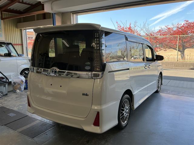 ヴォクシー ハイブリッドＺＳ　煌ＩＩ（8枚目）