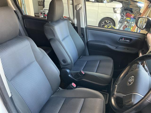 ヴォクシー ハイブリッドＺＳ　煌ＩＩ（13枚目）