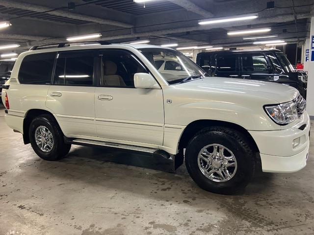 ランドクルーザー１００ ＶＸリミテッド　ディーゼルターボ　フジツボ２本出しマフラー　純正１６インチＡＷ　背面タイヤ　アルパインナビ　バックカメラ　クルーズコントロール　ＬＥＤヘッド　ＬＥＤフォグ　コムテックドラレコ　キーレス　タイベル交換済（11枚目）