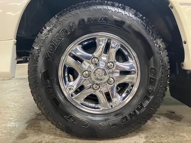 ランドクルーザー１００ ＶＸリミテッド　ディーゼルターボ　フジツボ２本出しマフラー　純正１６インチＡＷ　背面タイヤ　アルパインナビ　バックカメラ　クルーズコントロール　ＬＥＤヘッド　ＬＥＤフォグ　コムテックドラレコ　キーレス　タイベル交換済（12枚目）