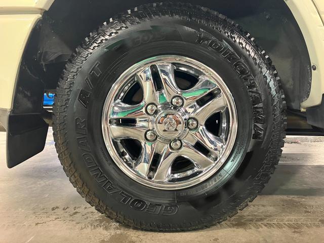 ランドクルーザー１００ ＶＸリミテッド　ディーゼルターボ　フジツボ２本出しマフラー　純正１６インチＡＷ　背面タイヤ　アルパインナビ　バックカメラ　クルーズコントロール　ＬＥＤヘッド　ＬＥＤフォグ　コムテックドラレコ　キーレス　タイベル交換済（14枚目）