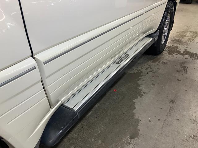 ランドクルーザー１００ ＶＸリミテッド　ディーゼルターボ　フジツボ２本出しマフラー　純正１６インチＡＷ　背面タイヤ　アルパインナビ　バックカメラ　クルーズコントロール　ＬＥＤヘッド　ＬＥＤフォグ　コムテックドラレコ　キーレス　タイベル交換済（17枚目）