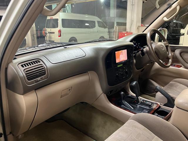 ランドクルーザー１００ ＶＸリミテッド　ディーゼルターボ　フジツボ２本出しマフラー　純正１６インチＡＷ　背面タイヤ　アルパインナビ　バックカメラ　クルーズコントロール　ＬＥＤヘッド　ＬＥＤフォグ　コムテックドラレコ　キーレス　タイベル交換済（26枚目）