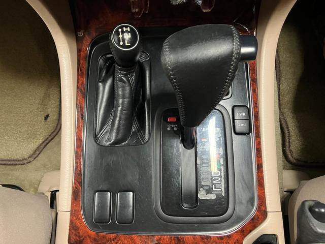 ランドクルーザー１００ ＶＸリミテッド　ディーゼルターボ　フジツボ２本出しマフラー　純正１６インチＡＷ　背面タイヤ　アルパインナビ　バックカメラ　クルーズコントロール　ＬＥＤヘッド　ＬＥＤフォグ　コムテックドラレコ　キーレス　タイベル交換済（36枚目）